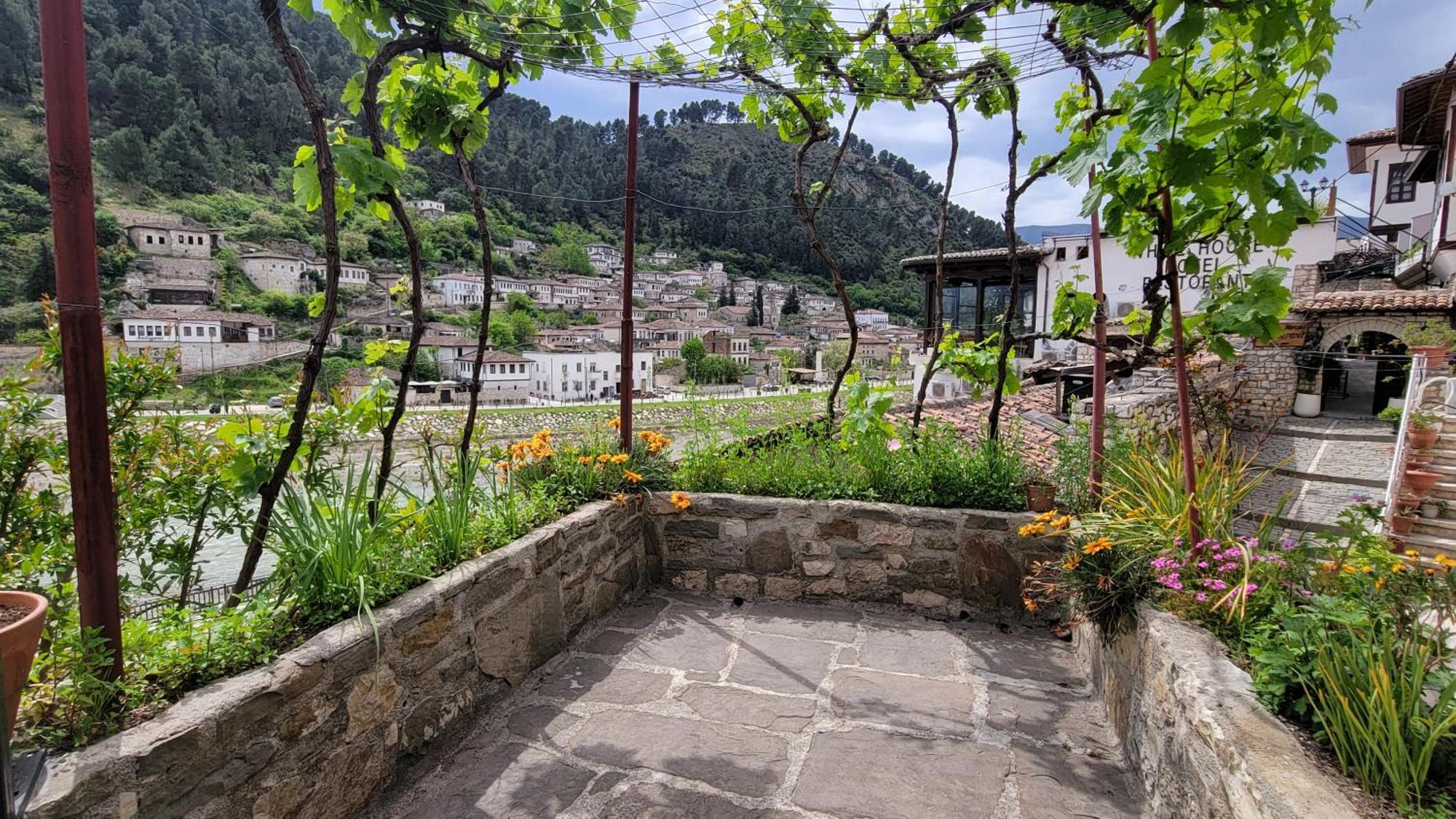 Guest House Mangalem بيرات المظهر الخارجي الصورة