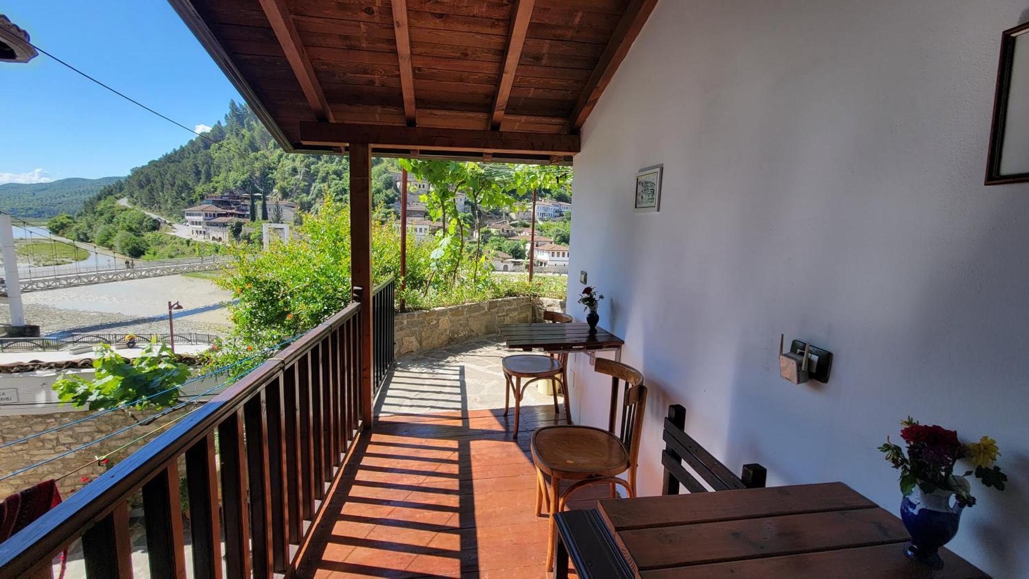 Guest House Mangalem بيرات المظهر الخارجي الصورة