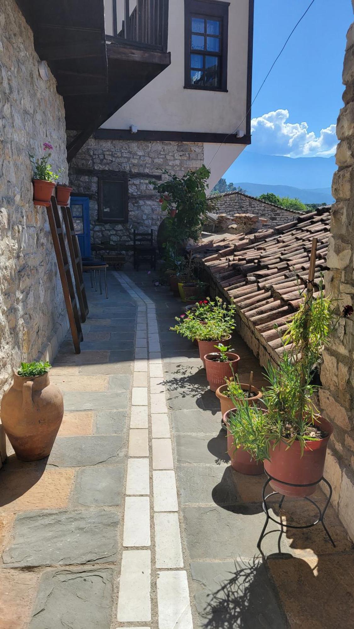 Guest House Mangalem بيرات المظهر الخارجي الصورة