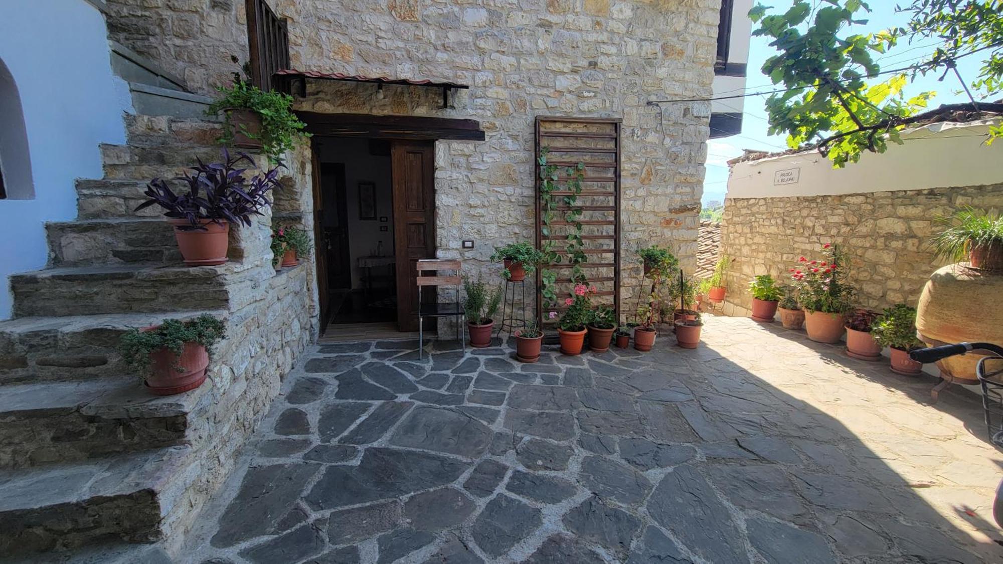 Guest House Mangalem بيرات المظهر الخارجي الصورة