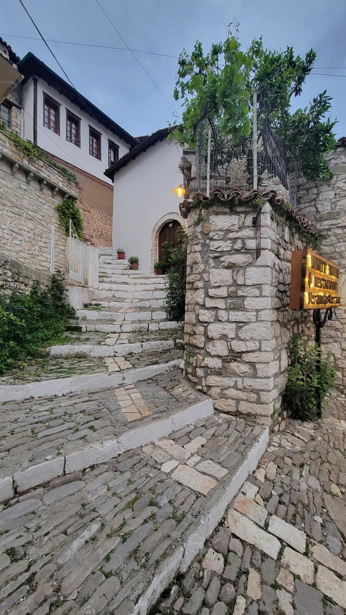 Guest House Mangalem بيرات المظهر الخارجي الصورة