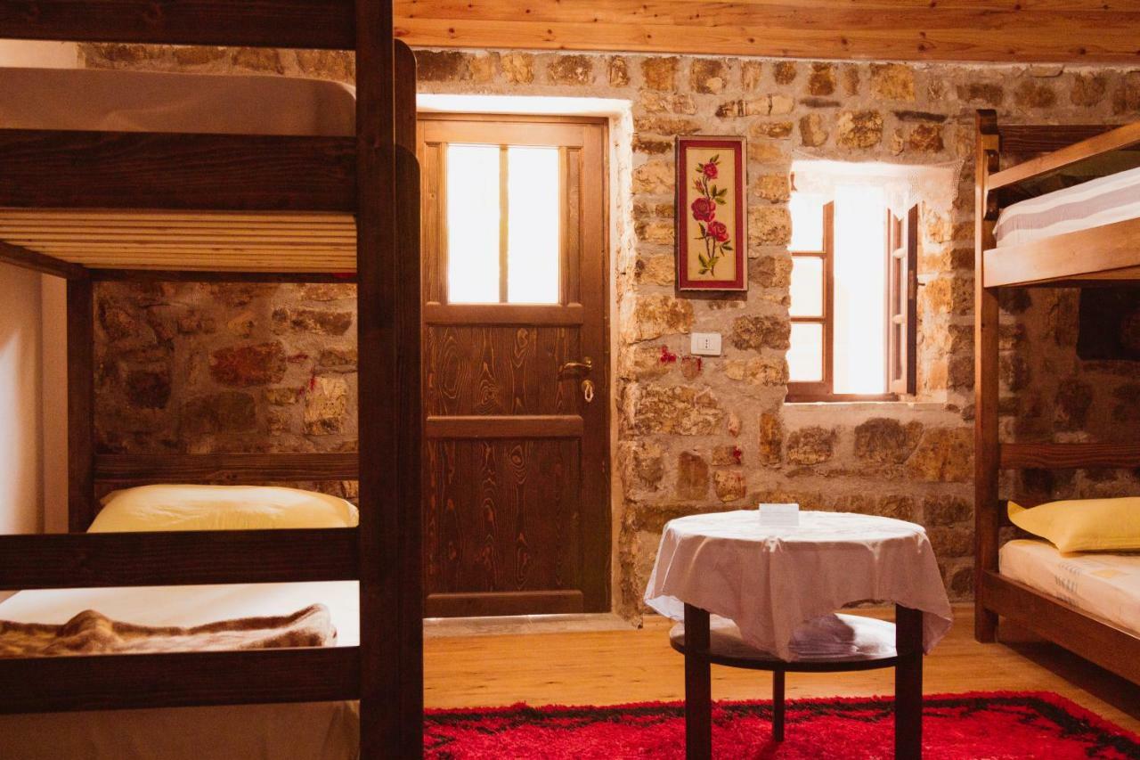 Guest House Mangalem بيرات المظهر الخارجي الصورة